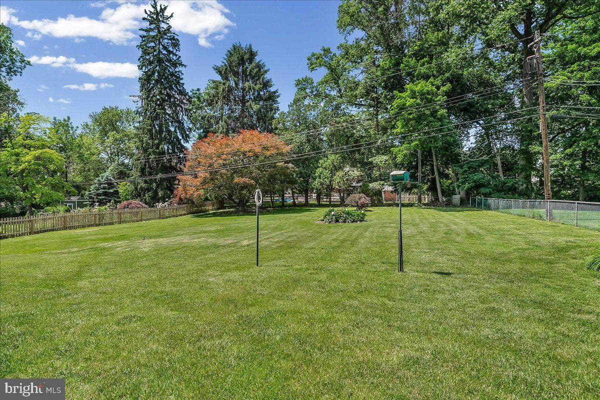 820 Spruce Avenue photo 31
