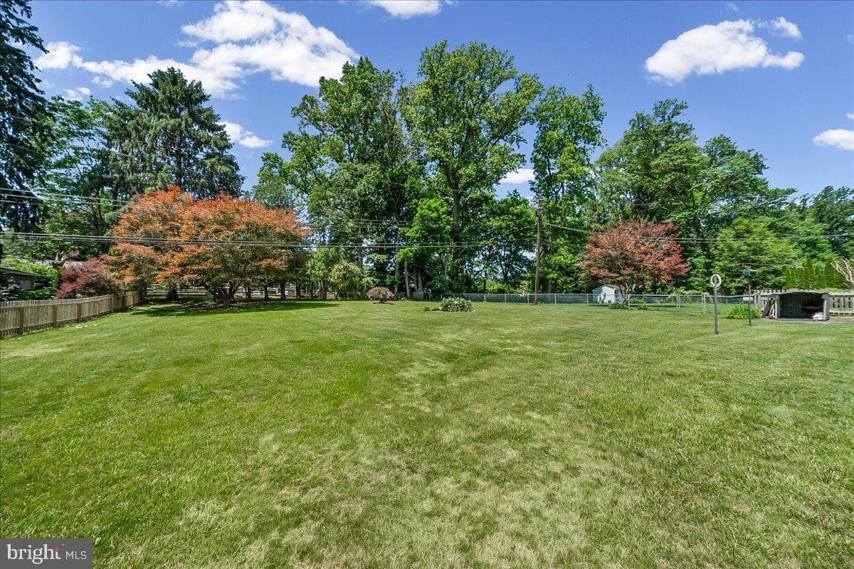 820 Spruce Avenue photo 32
