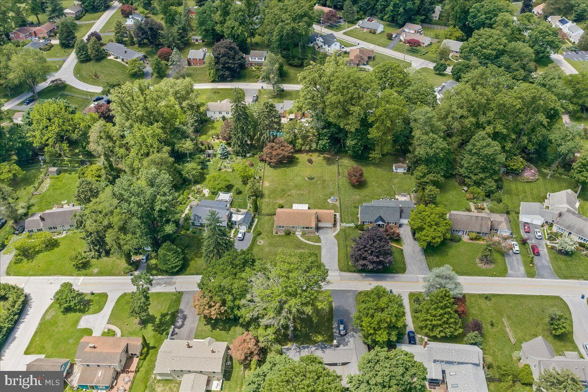 820 Spruce Avenue photo 33