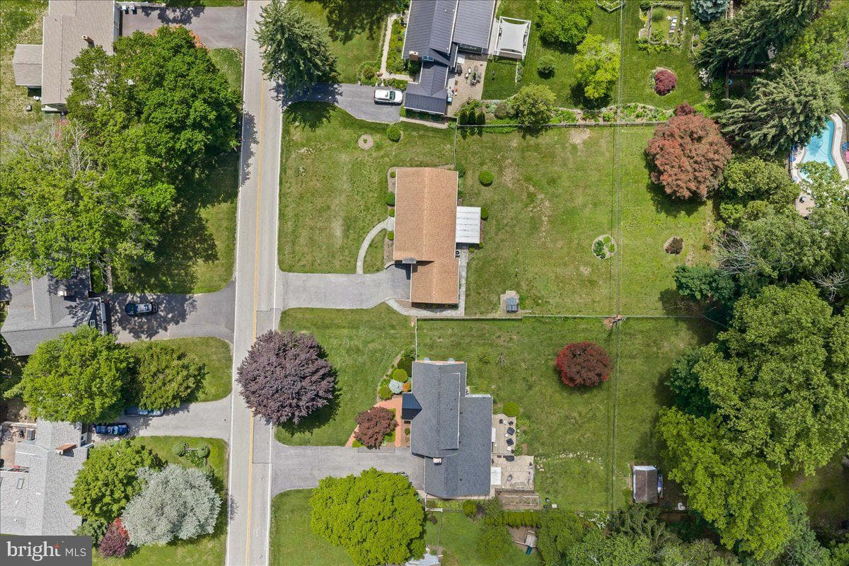 820 Spruce Avenue photo 35