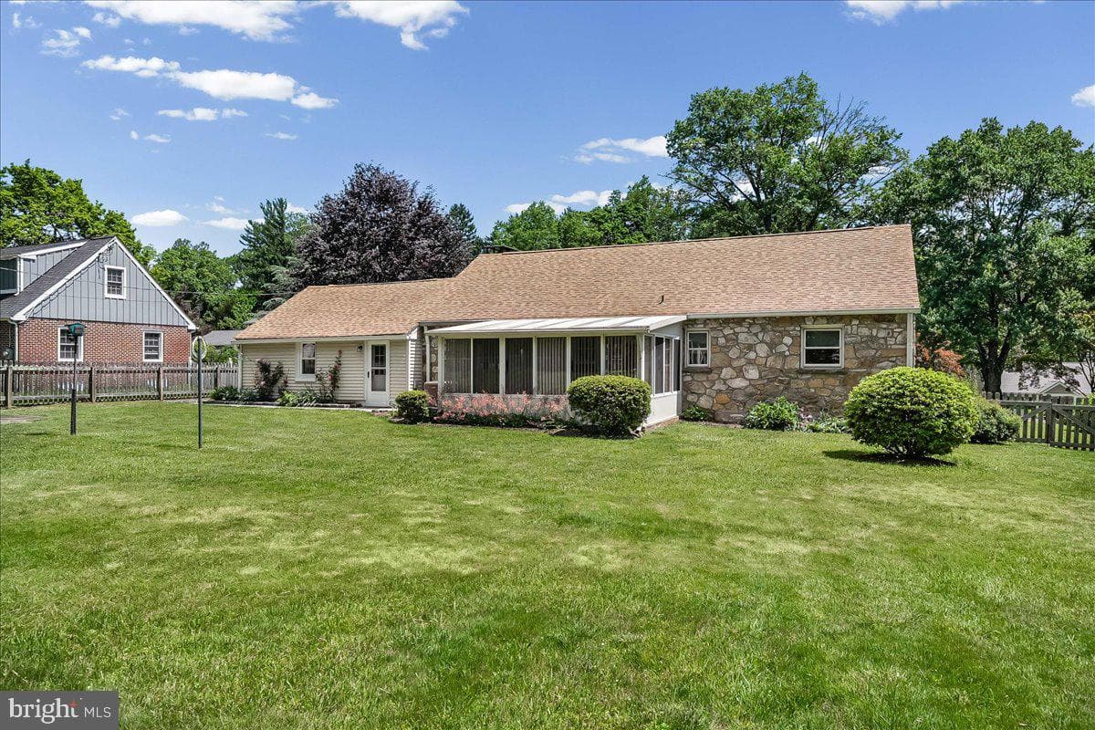 820 Spruce Avenue photo 41