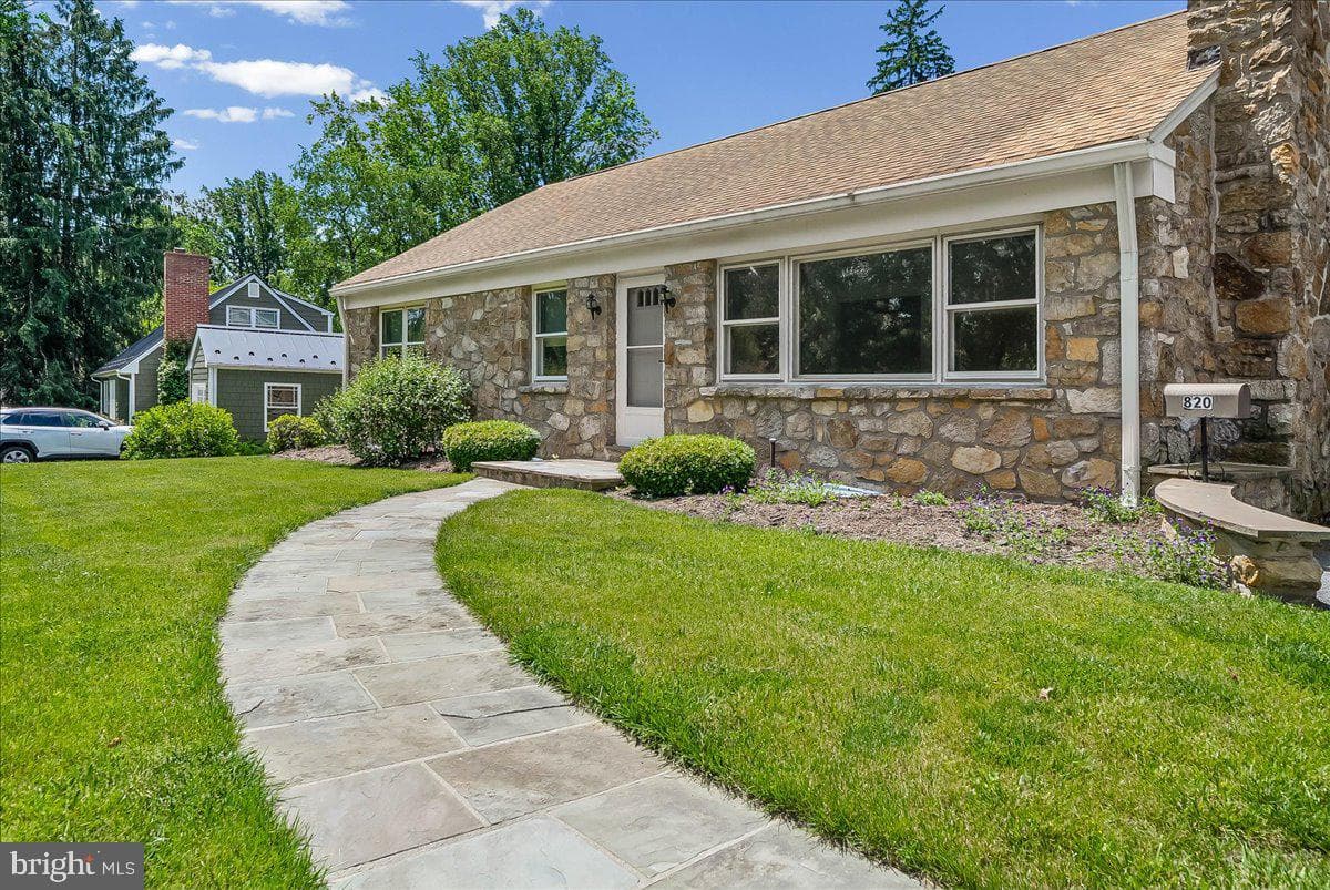 820 Spruce Avenue photo 43