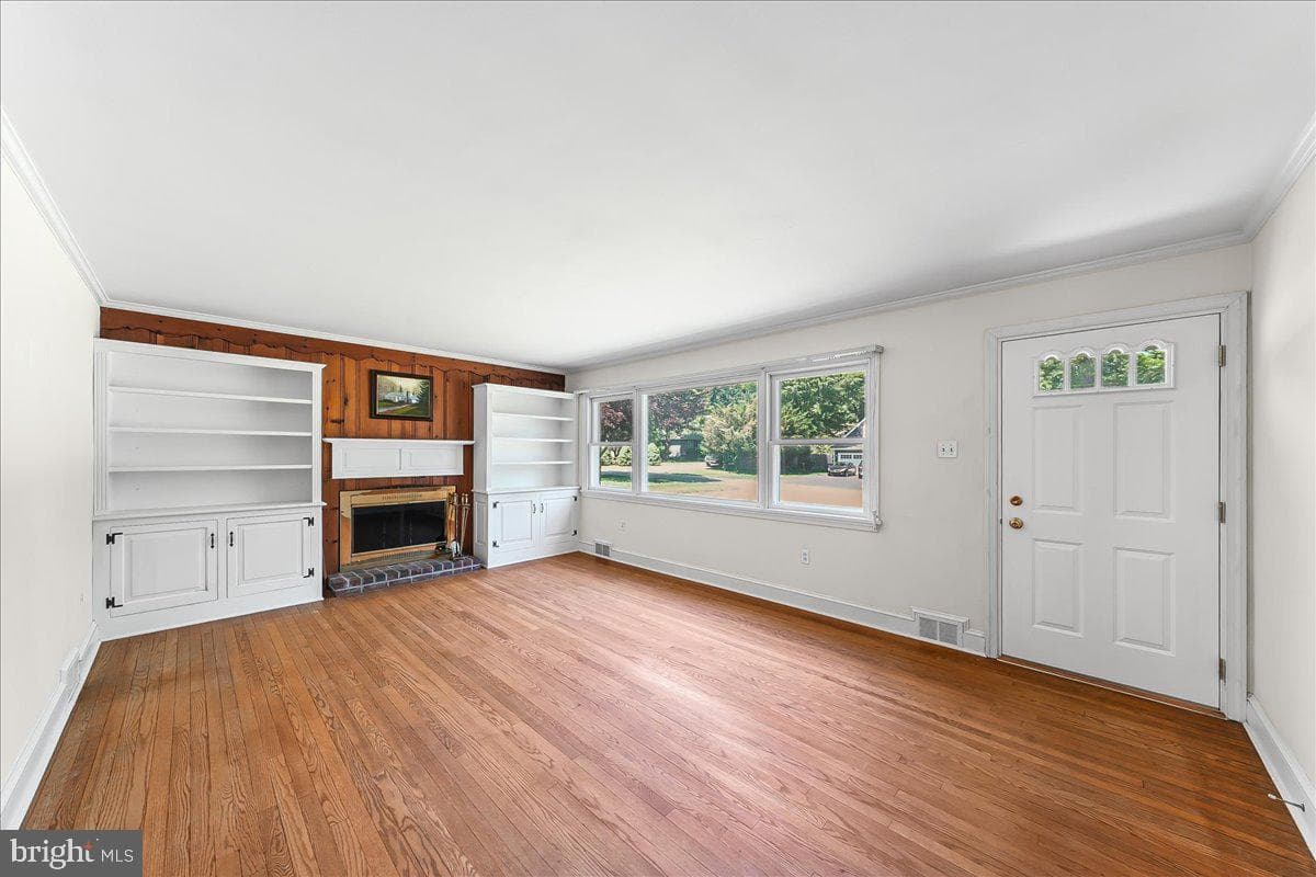 820 Spruce Avenue photo 8