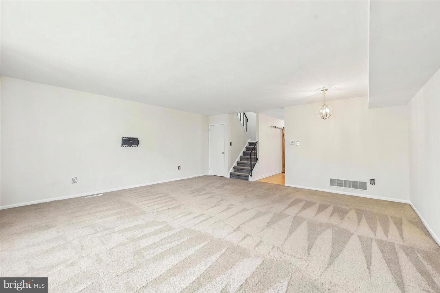 324 Carlyn Court photo 10