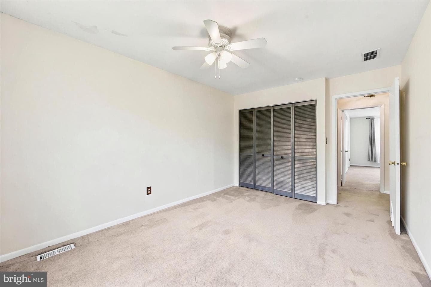 324 Carlyn Court photo 19