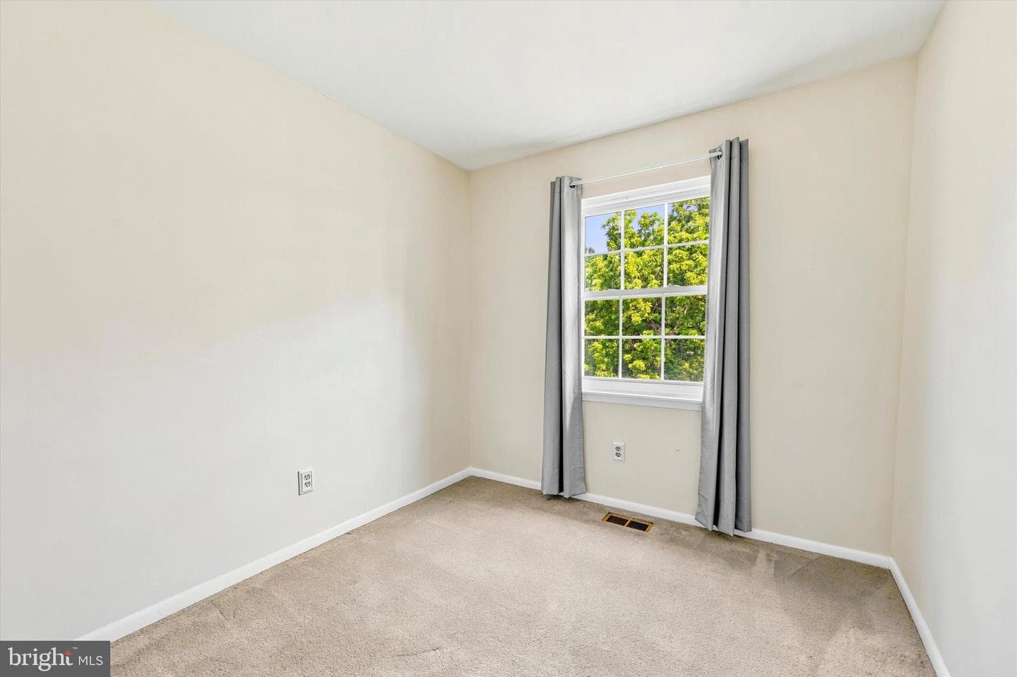 324 Carlyn Court photo 20