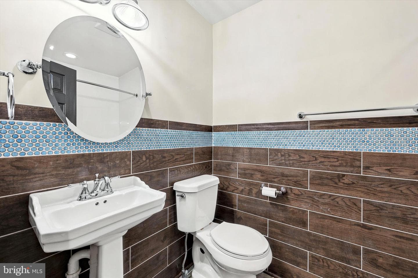 324 Carlyn Court photo 22