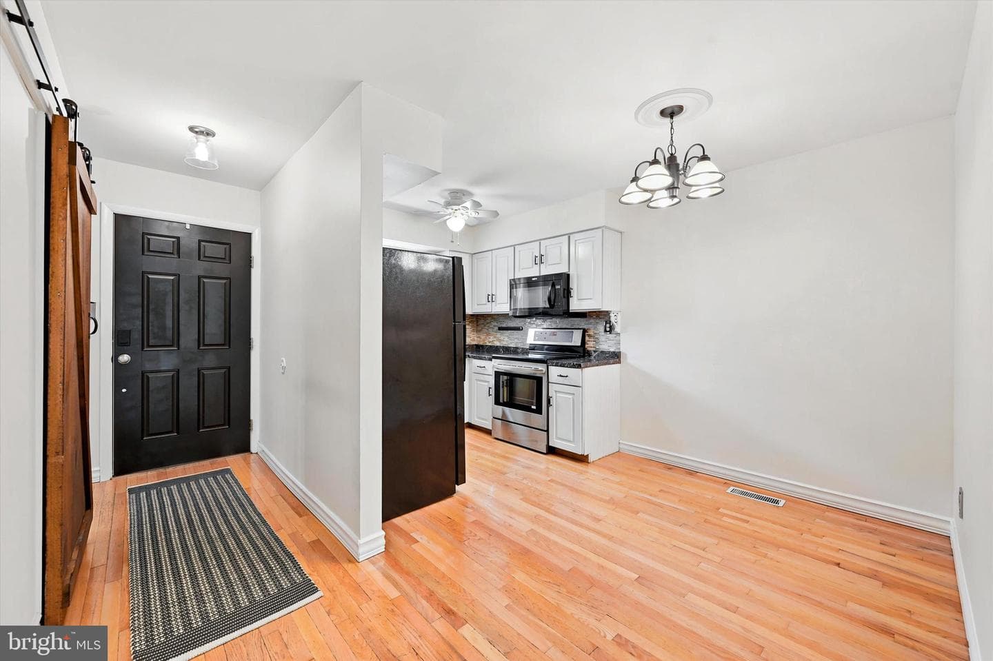 324 Carlyn Court photo 4