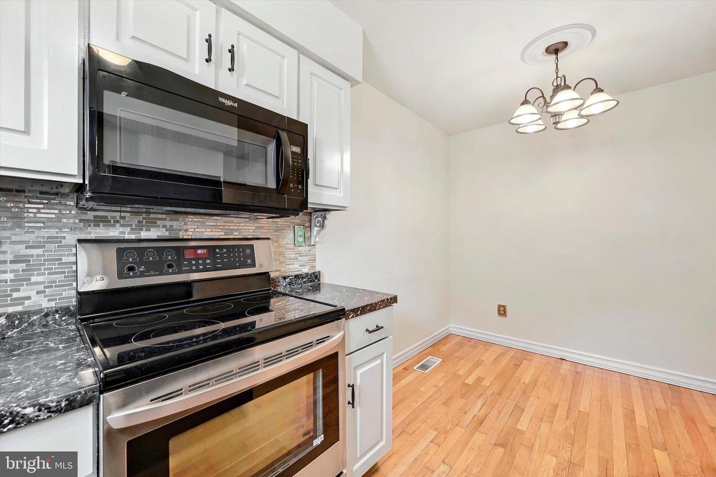 324 Carlyn Court photo 7