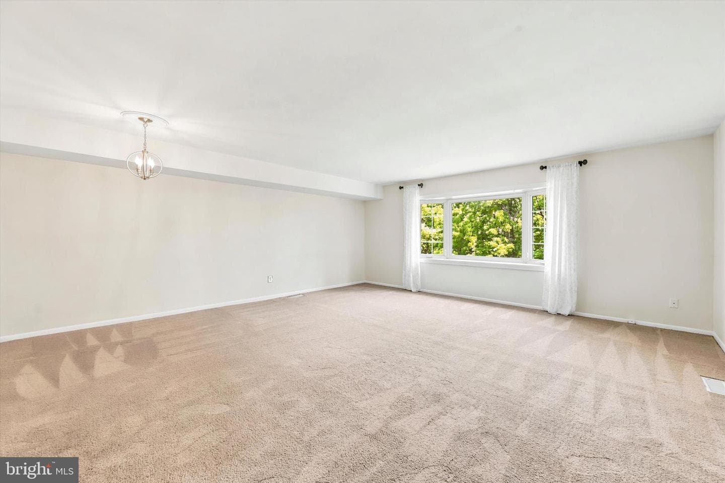 324 Carlyn Court photo 8