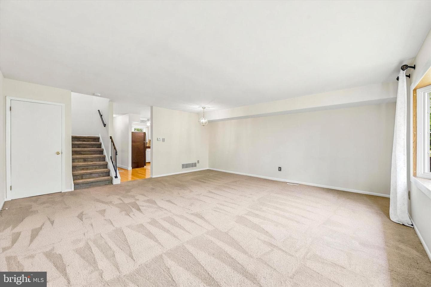 324 Carlyn Court photo 9