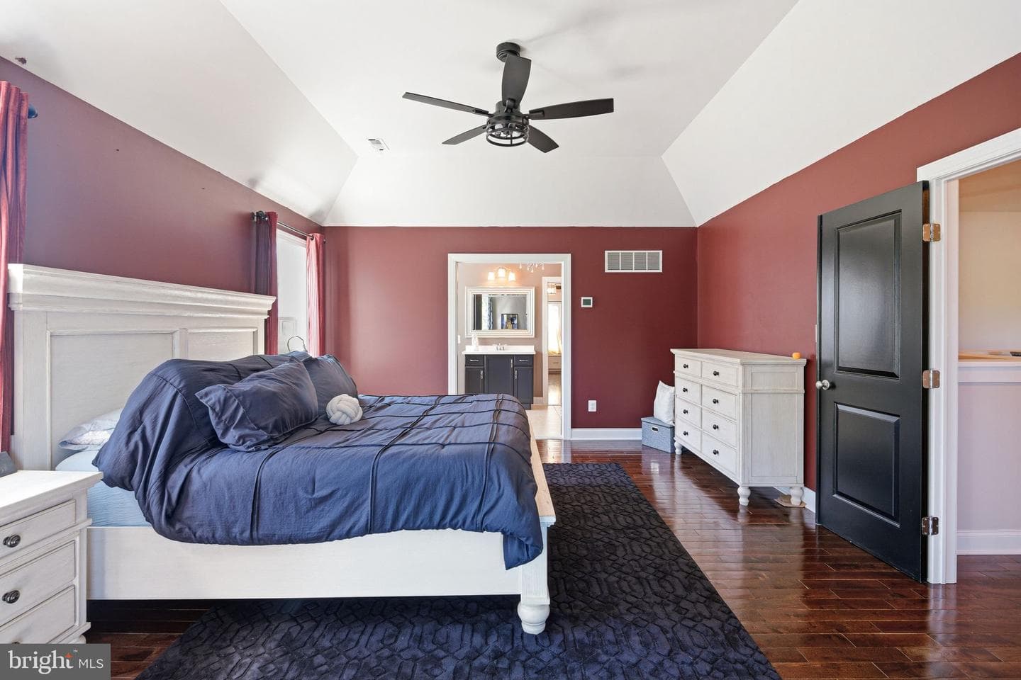 10 Gallop Lane photo 35
