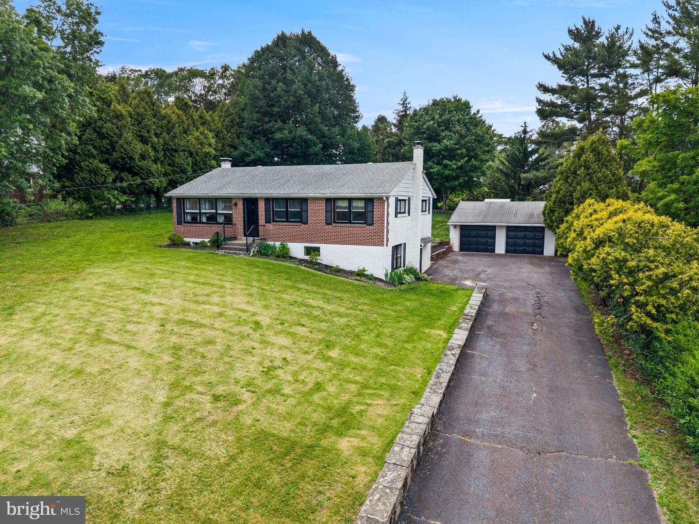 1068 Ebelhare Road photo 2