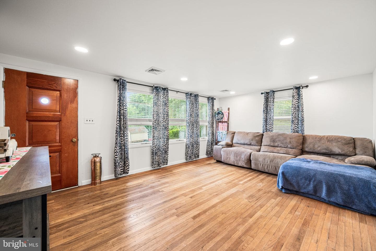 1068 Ebelhare Road photo 3