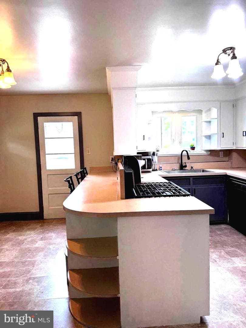251 W Locust Street photo 9