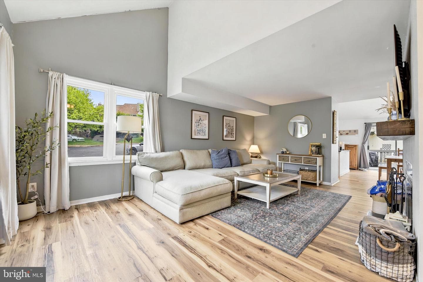 3601 Davis Court #3601 photo 4