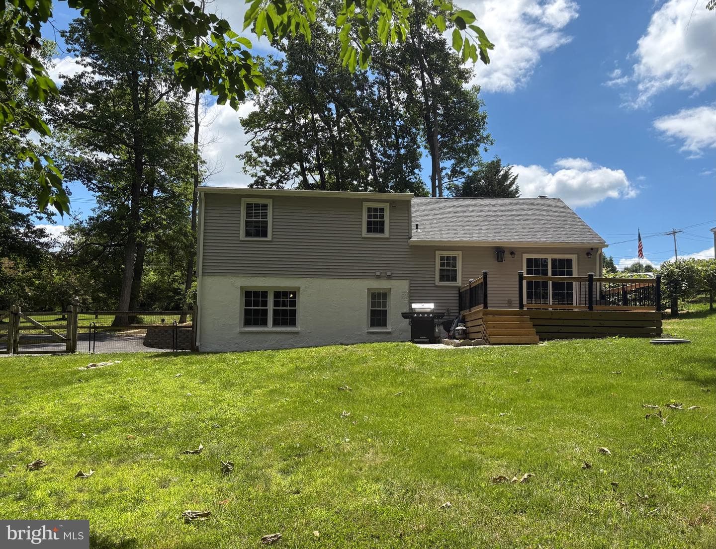 1446 Romansville photo 27