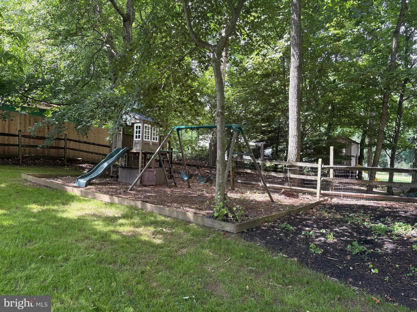 1446 Romansville photo 32