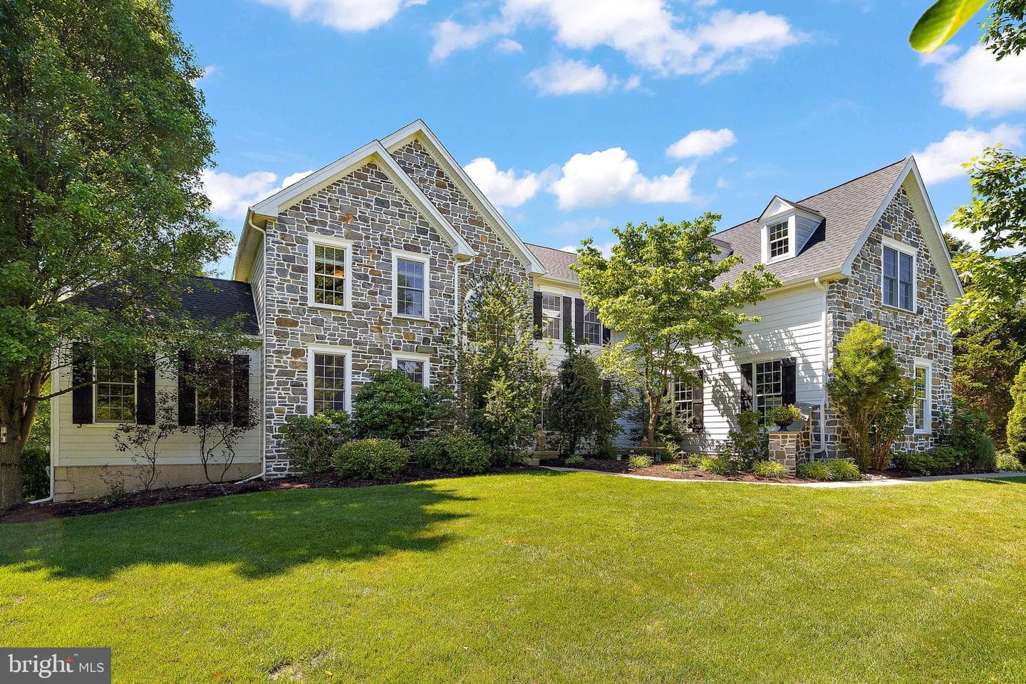 1670 Royal Berkshire Circle, West Chester