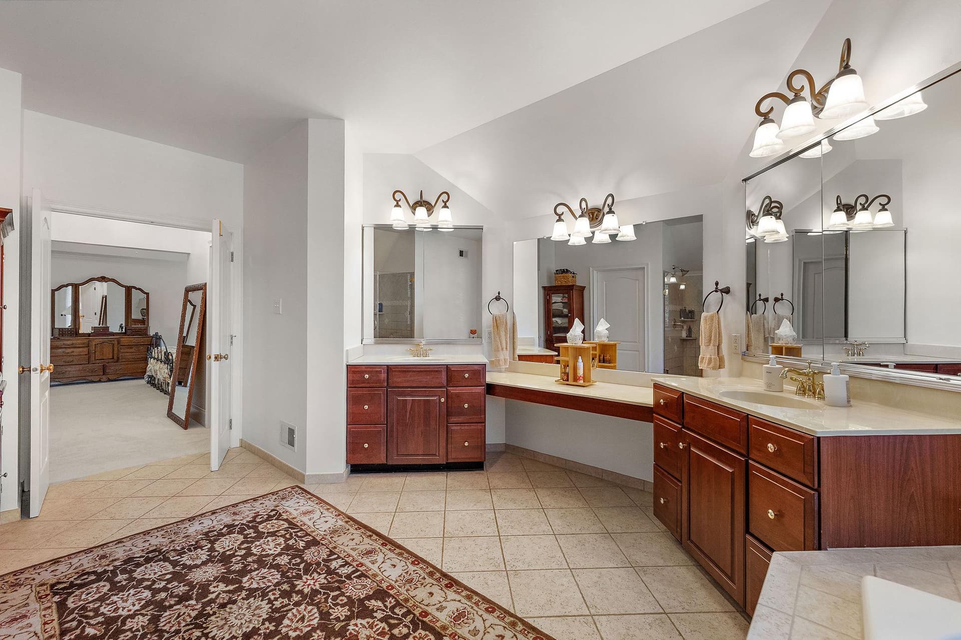 1670 Royal Berkshire Circle photo 31