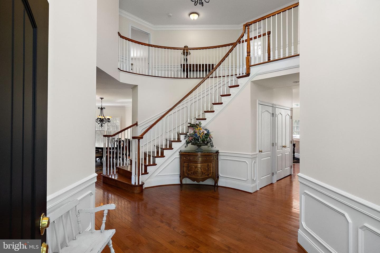 1670 Royal Berkshire Circle photo 4