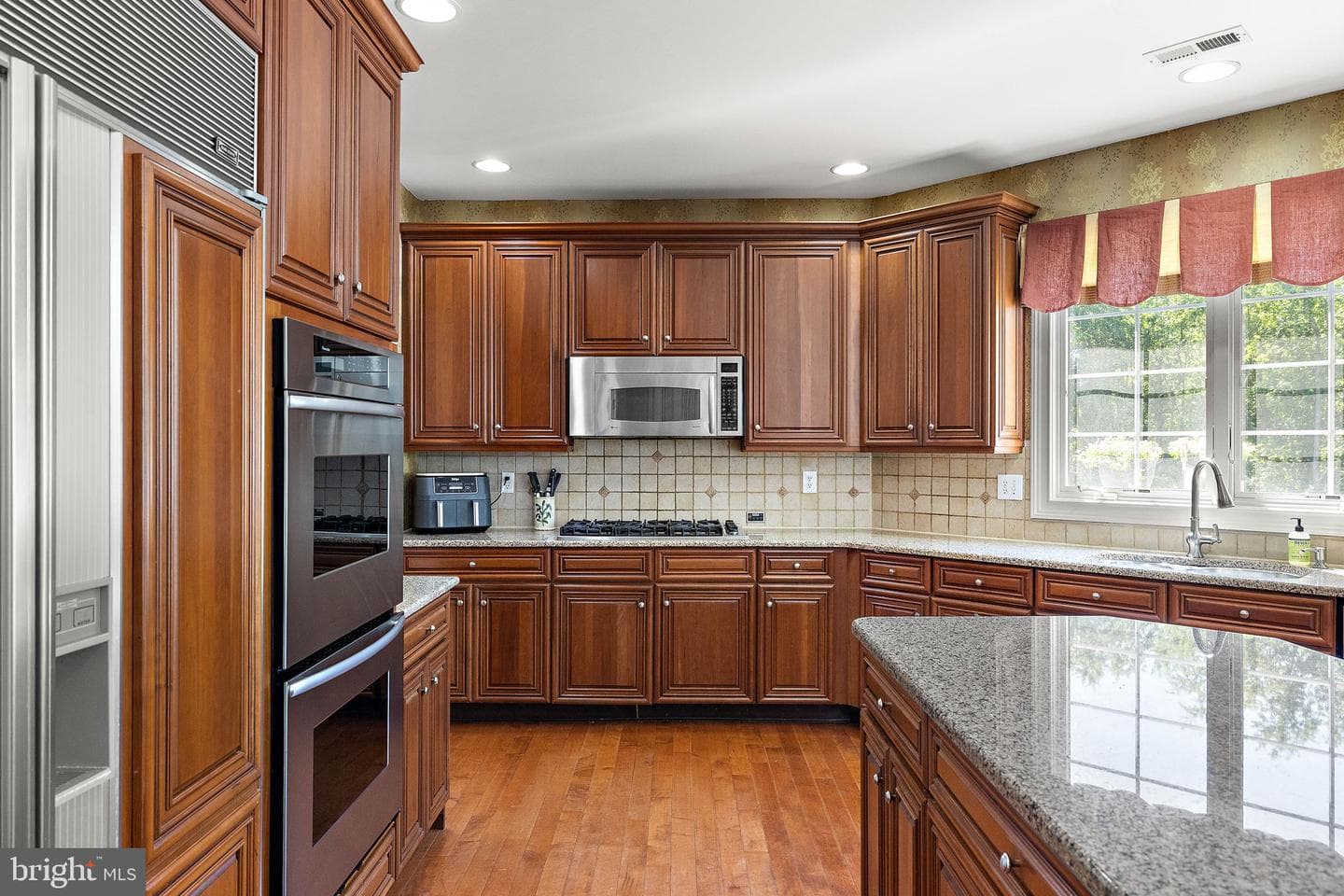 1670 Royal Berkshire Circle photo 8