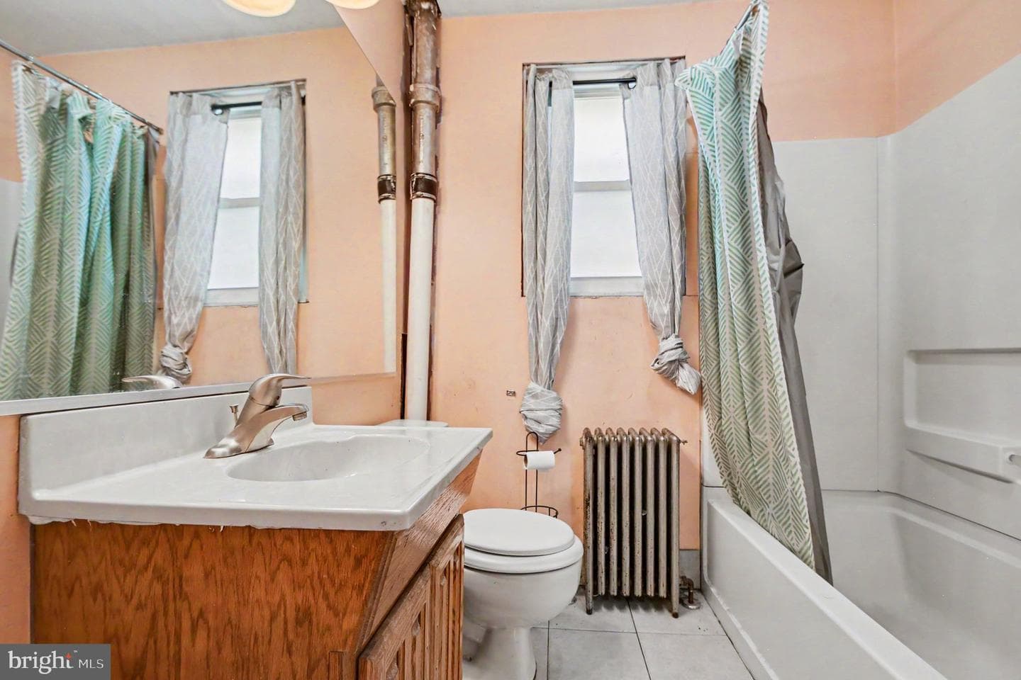 239 Hall Street photo 13