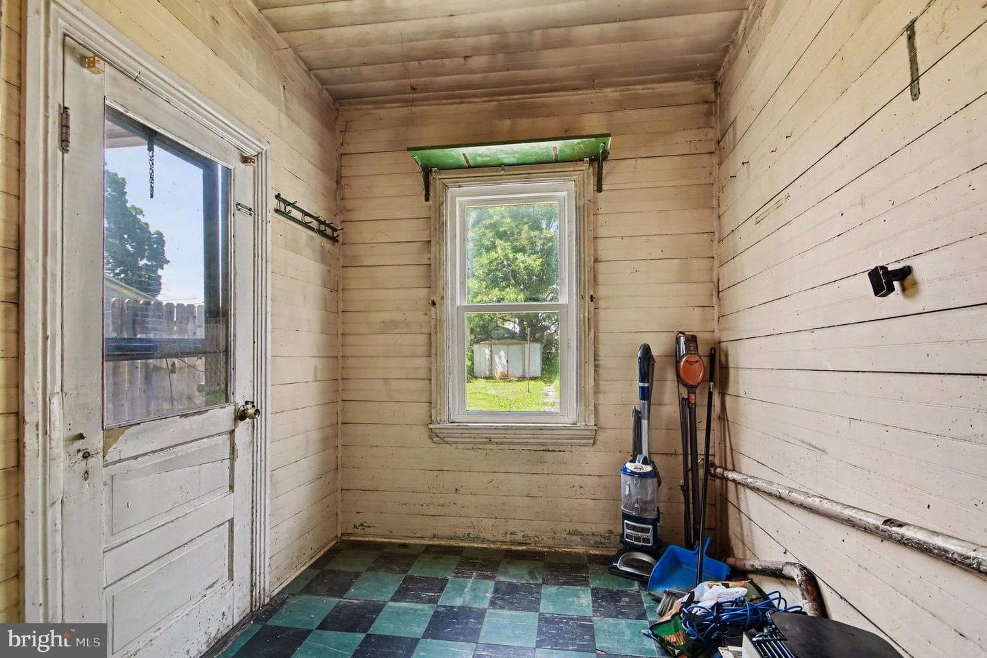 239 Hall Street photo 18