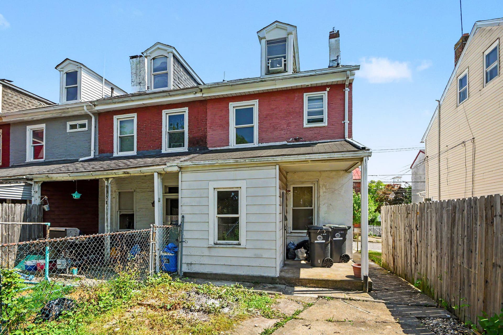 239 Hall Street photo 21