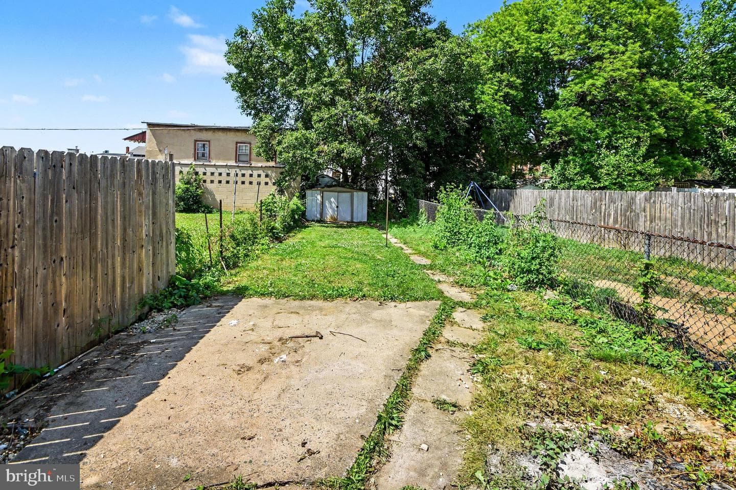 239 Hall Street photo 22