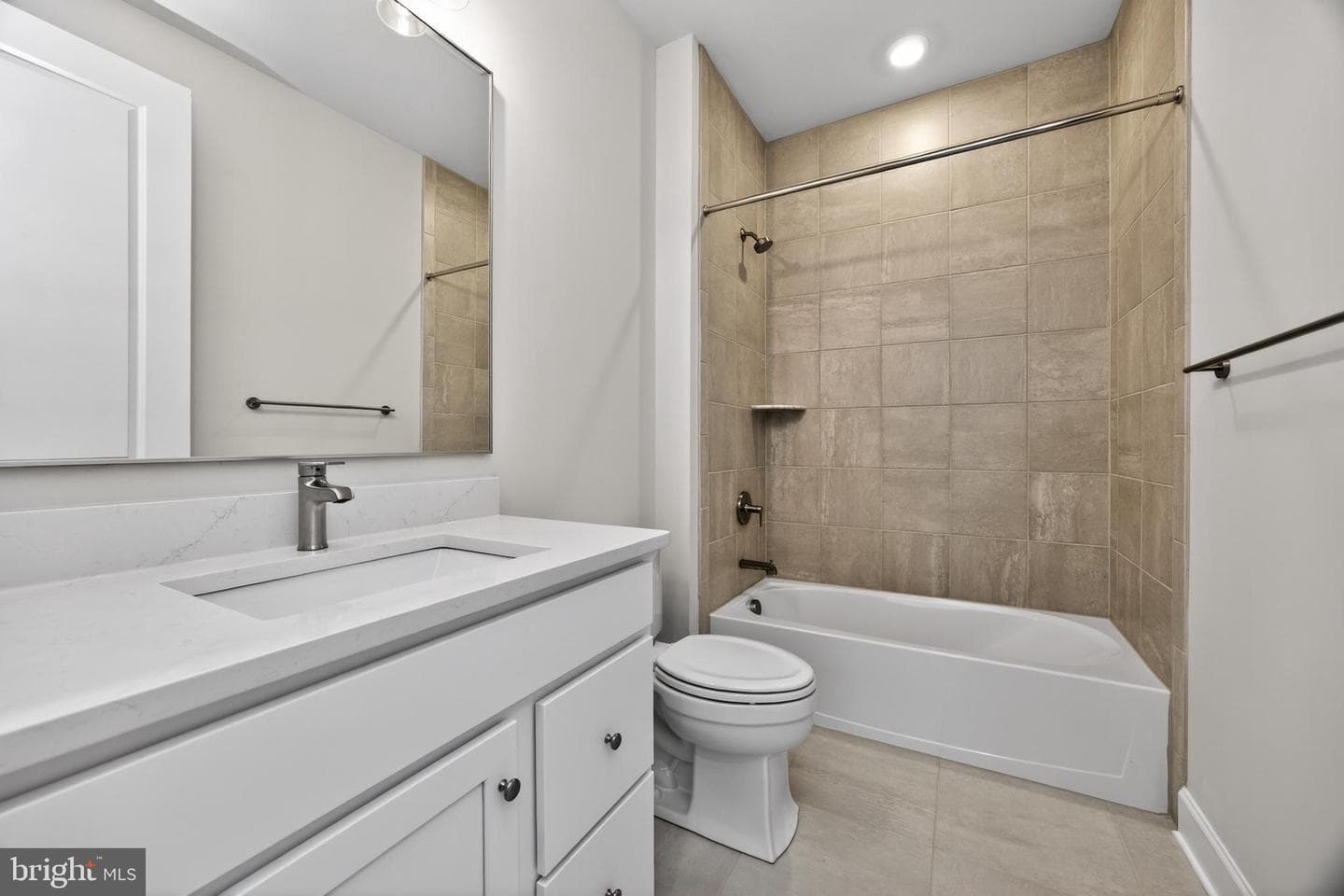 1458 Hydrangea Way photo 15