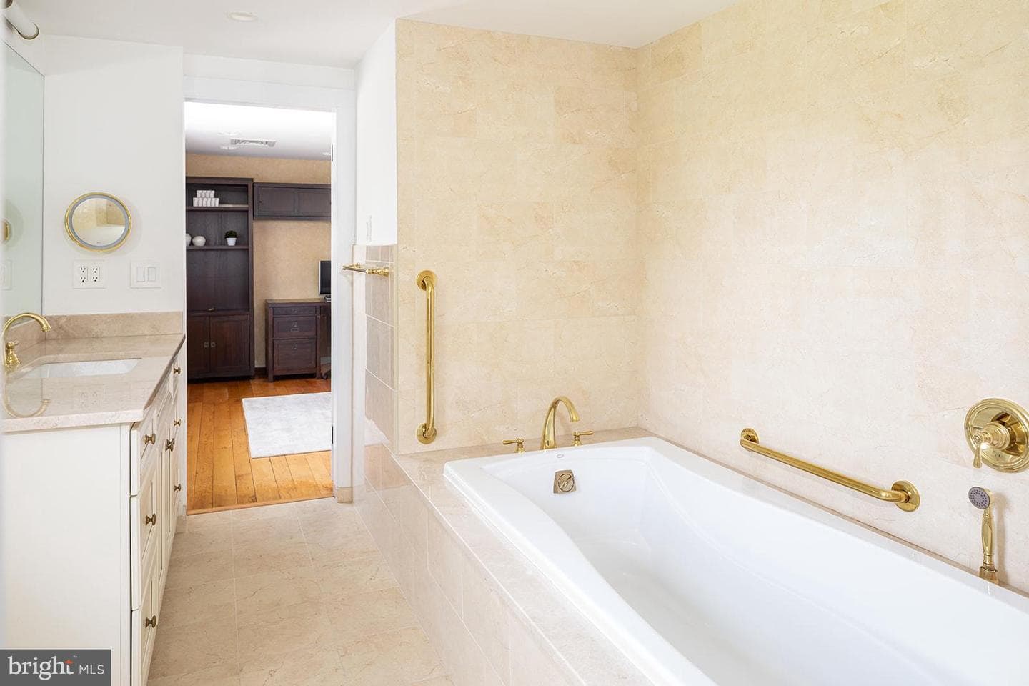 137 Davis Road photo 42