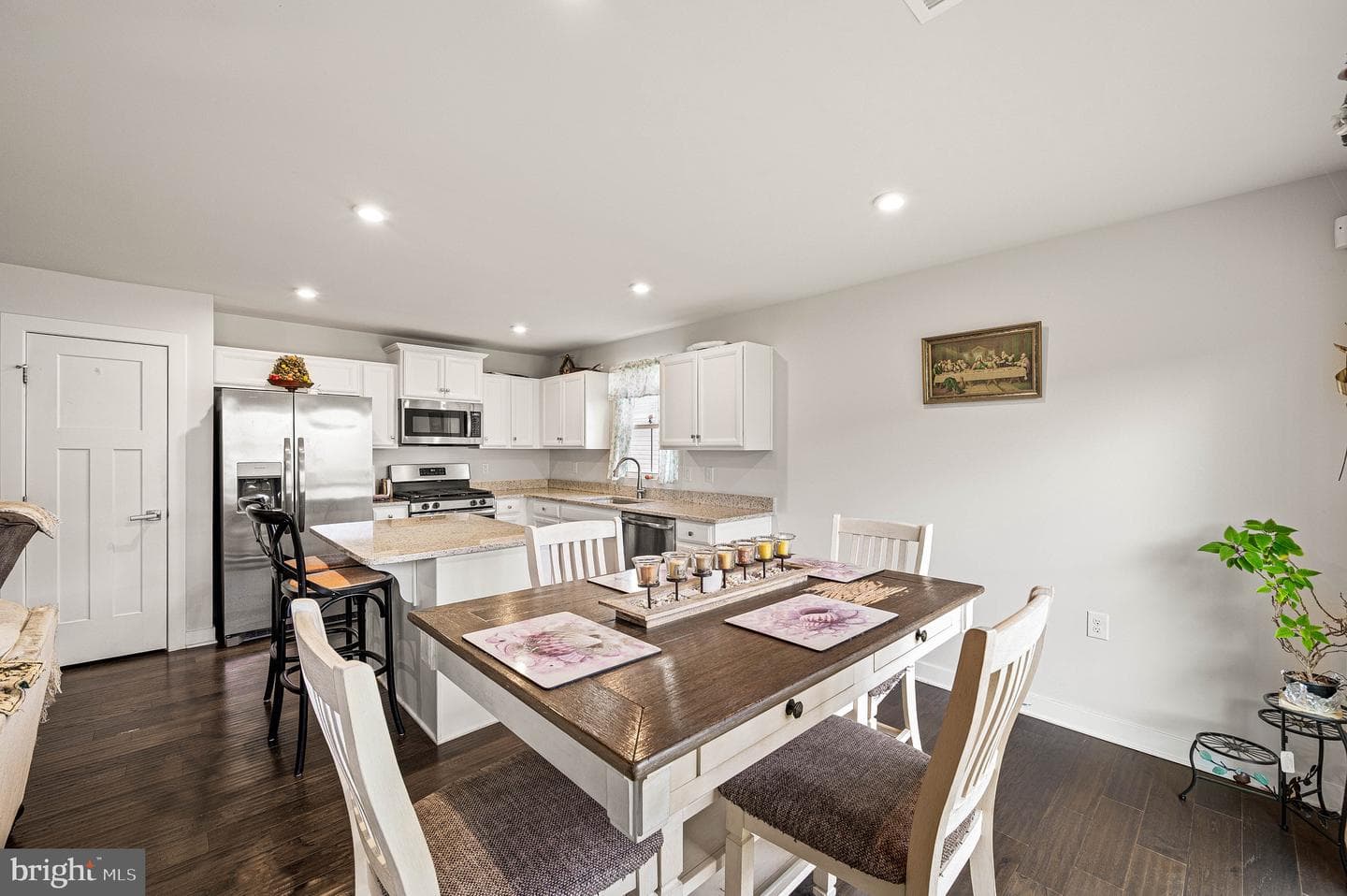 213 Folin Street photo 10
