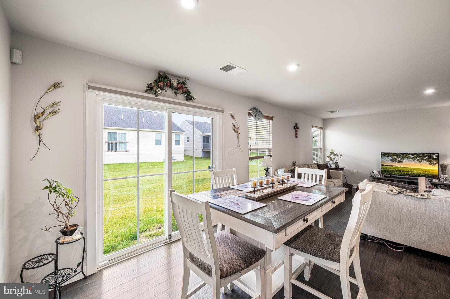 213 Folin Street photo 11