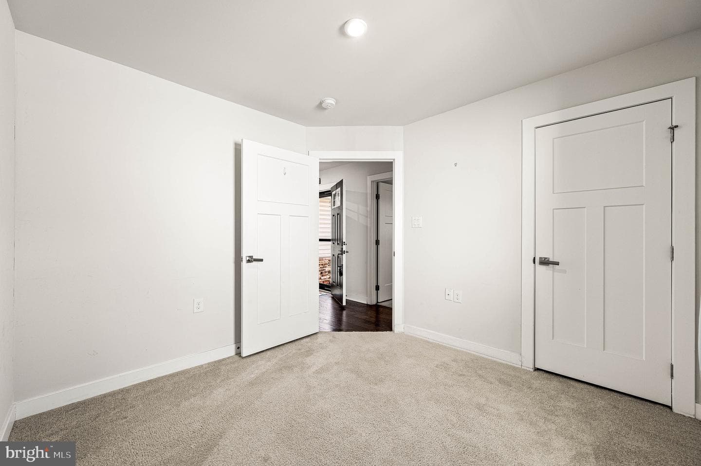 213 Folin Street photo 16