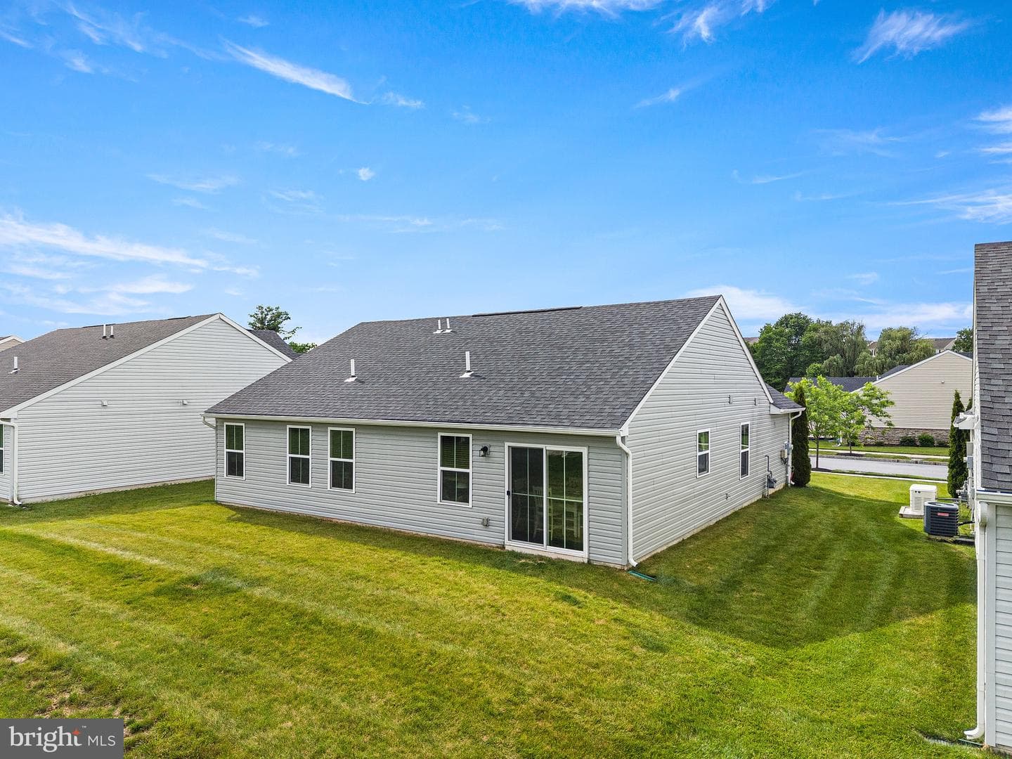 213 Folin Street photo 40