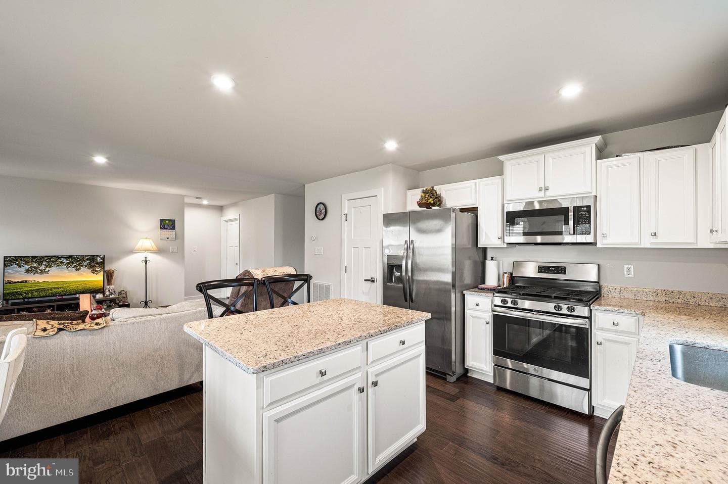 213 Folin Street photo 5