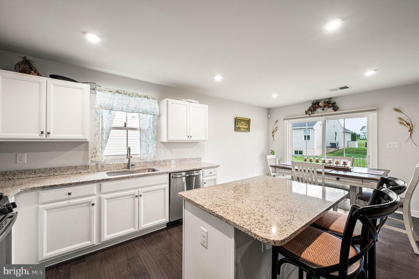 213 Folin Street photo 6