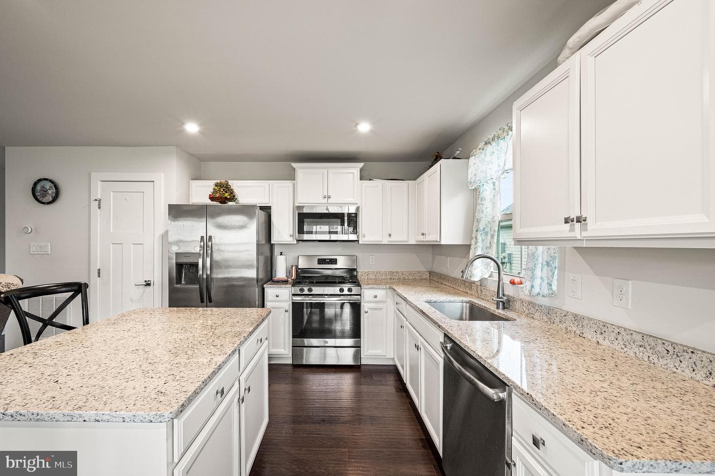 213 Folin Street photo 8