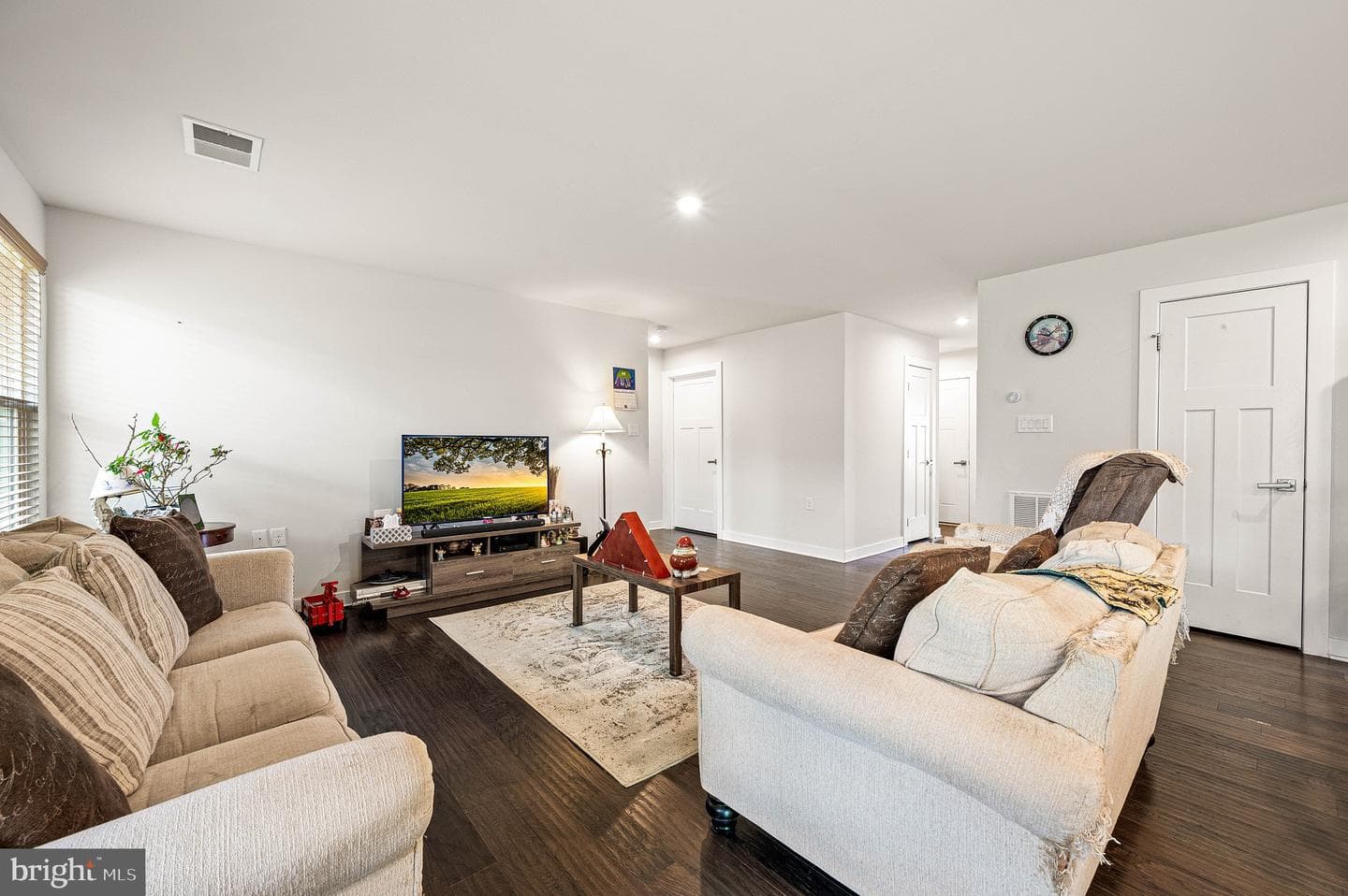 213 Folin Street photo 9