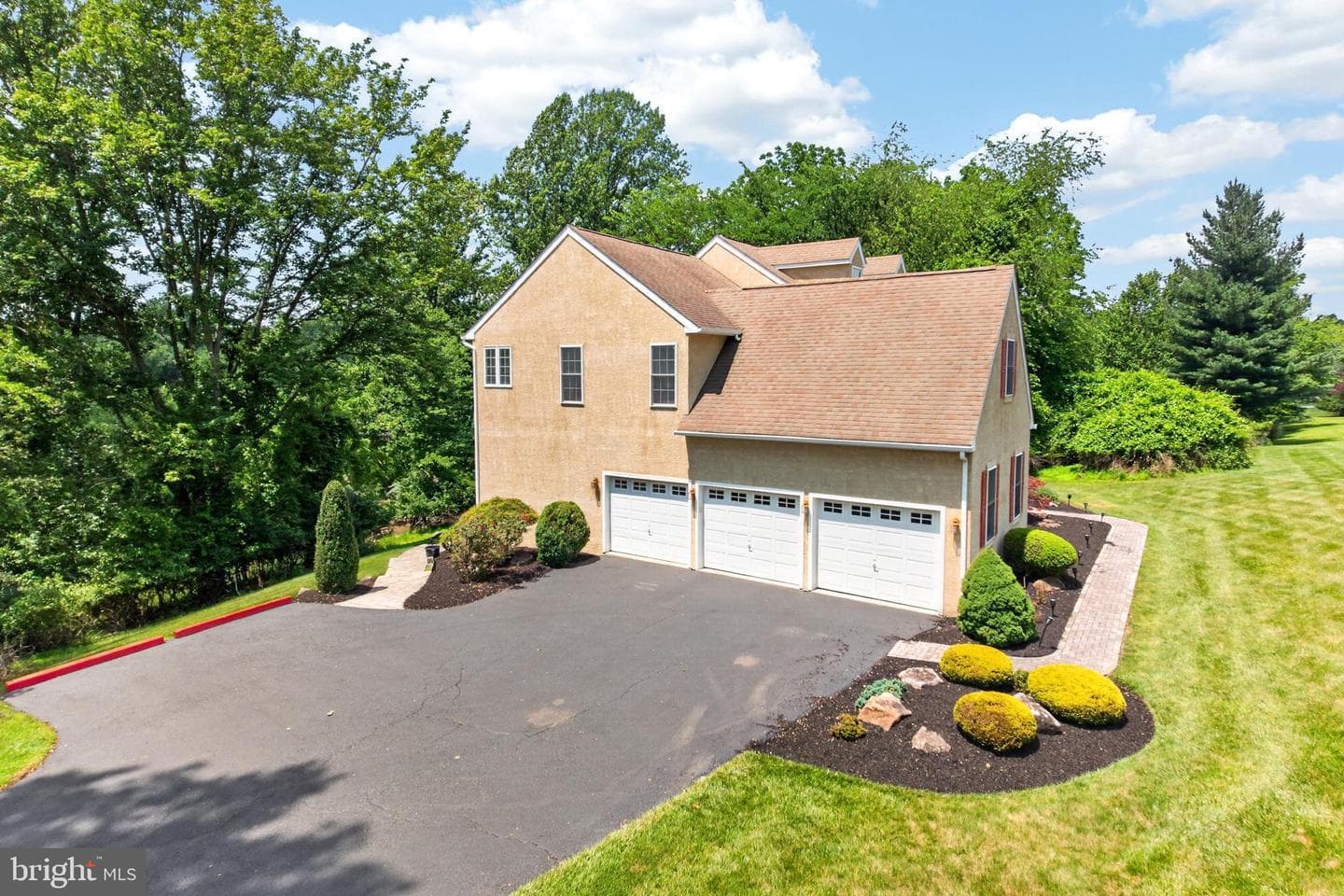904 Victoria Court photo 6
