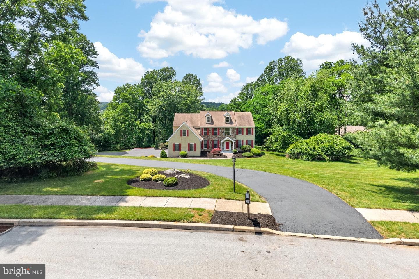 904 Victoria Court photo 64