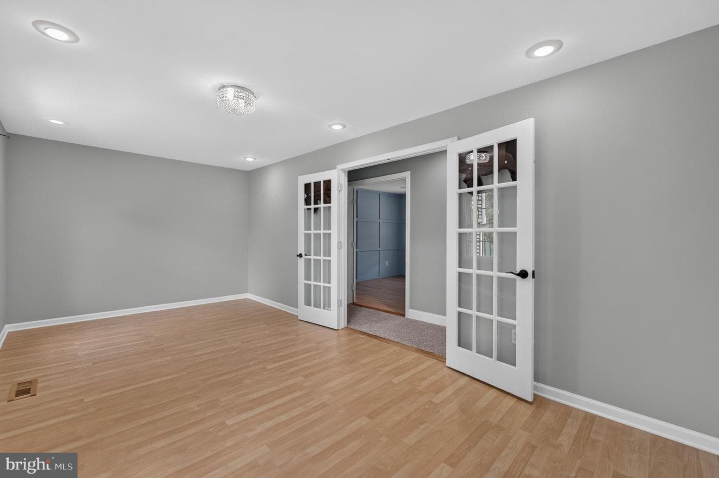 1364 College Hill Dr photo 32