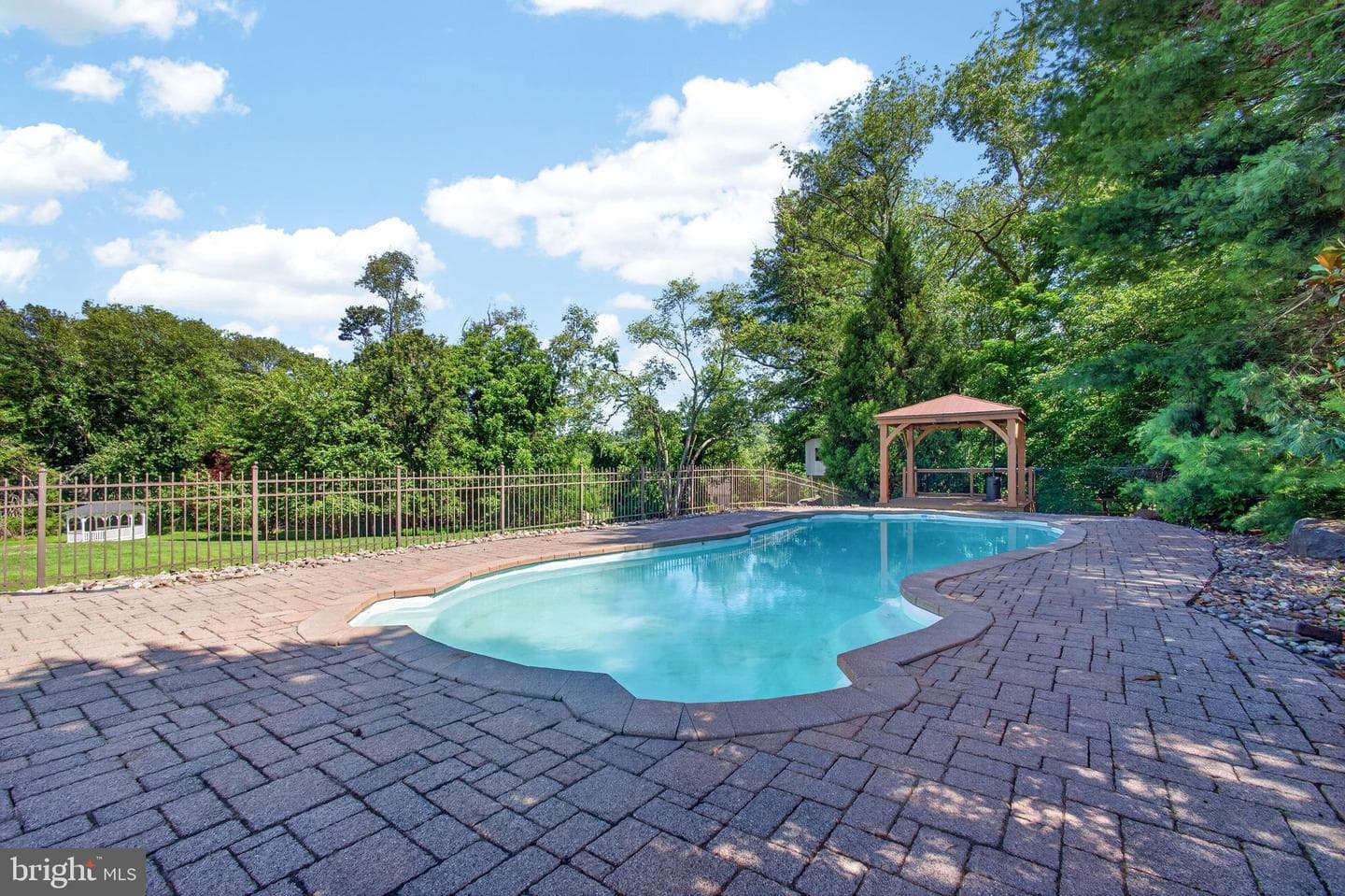 1364 College Hill Dr photo 42
