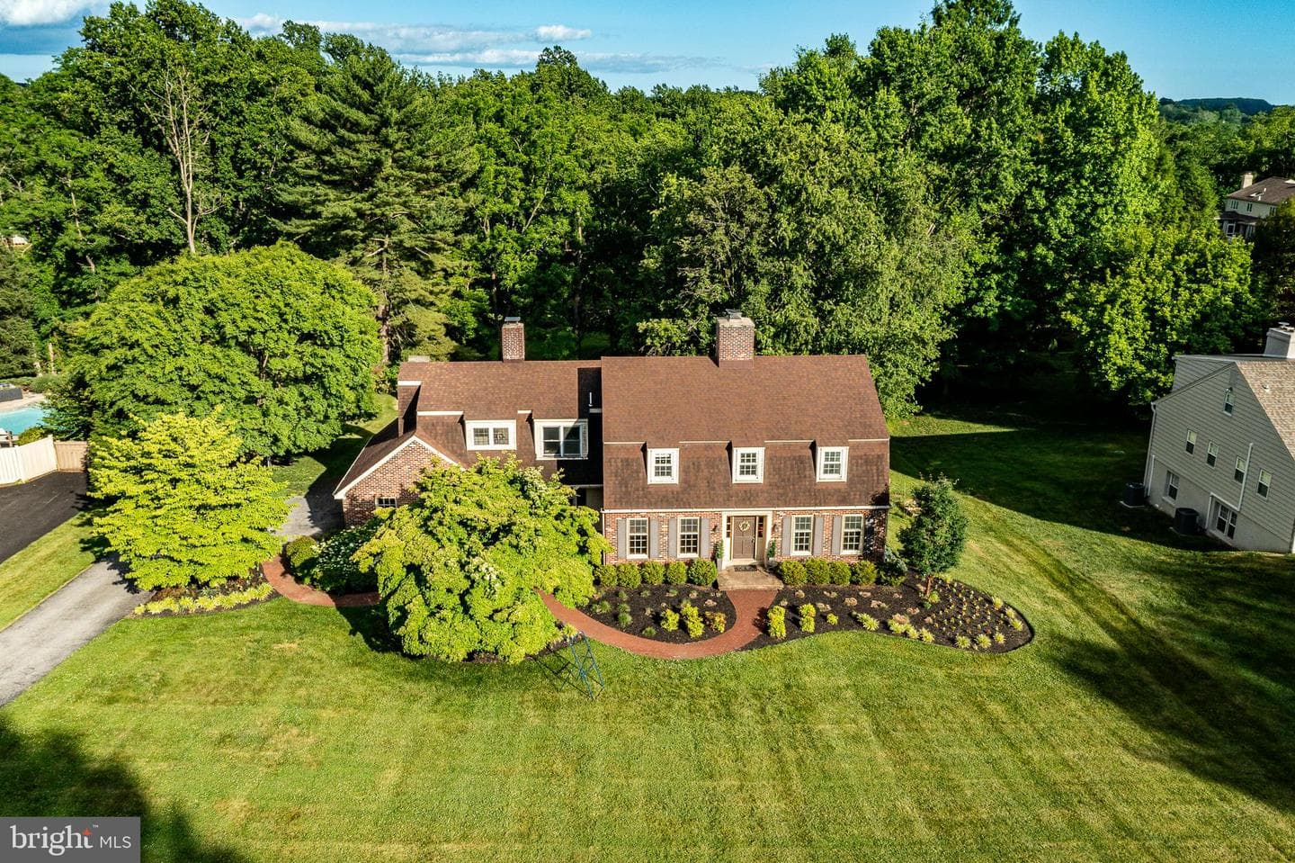 916 Bridle Lane