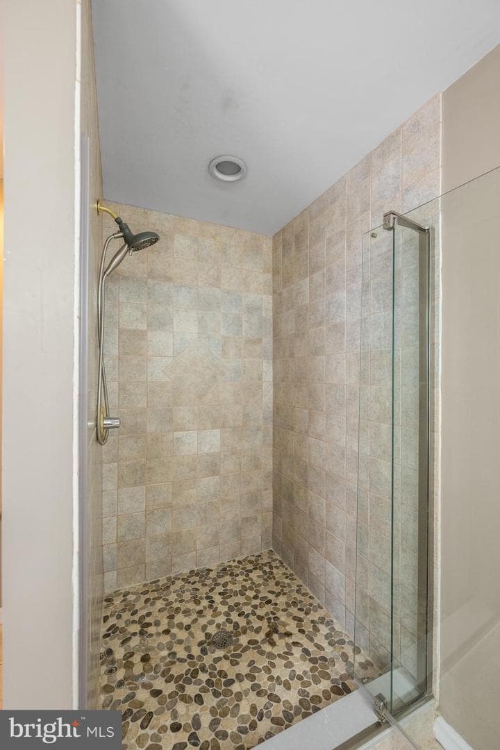 592 W Creek Road photo 32
