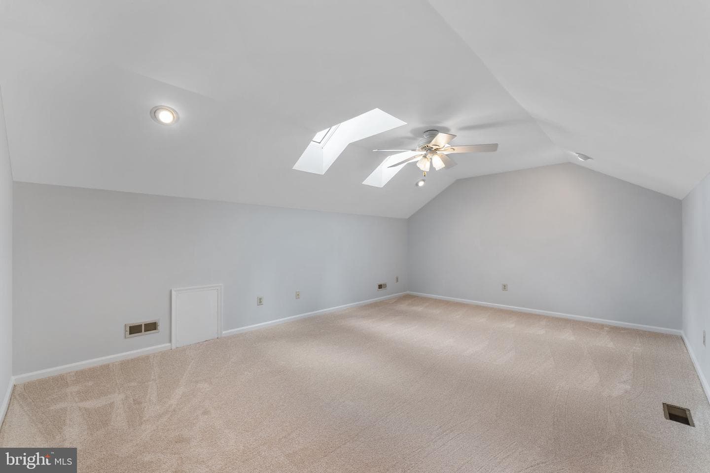 177 Stewarts Court photo 27