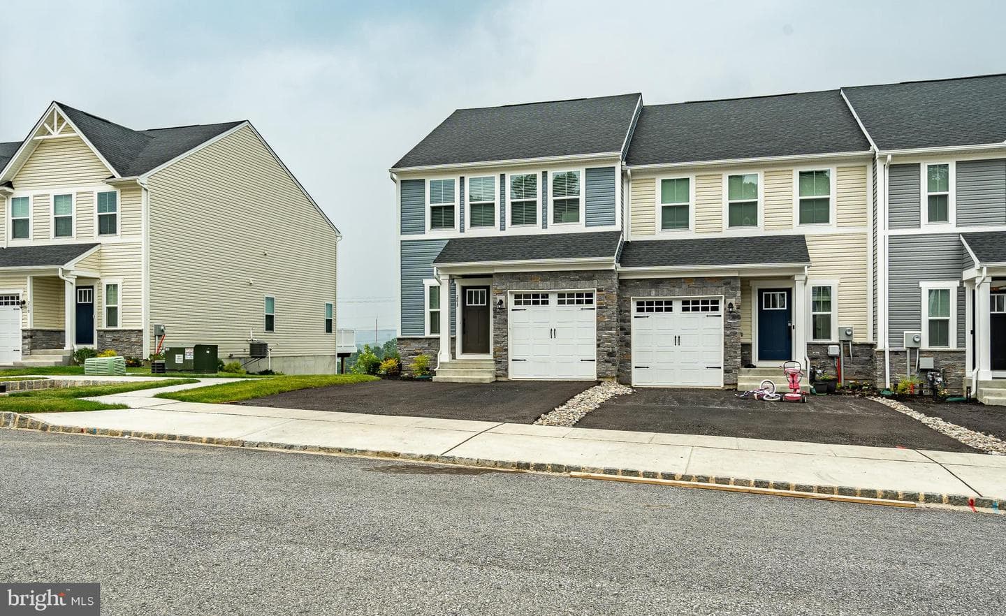 208 Chase Drive photo 3