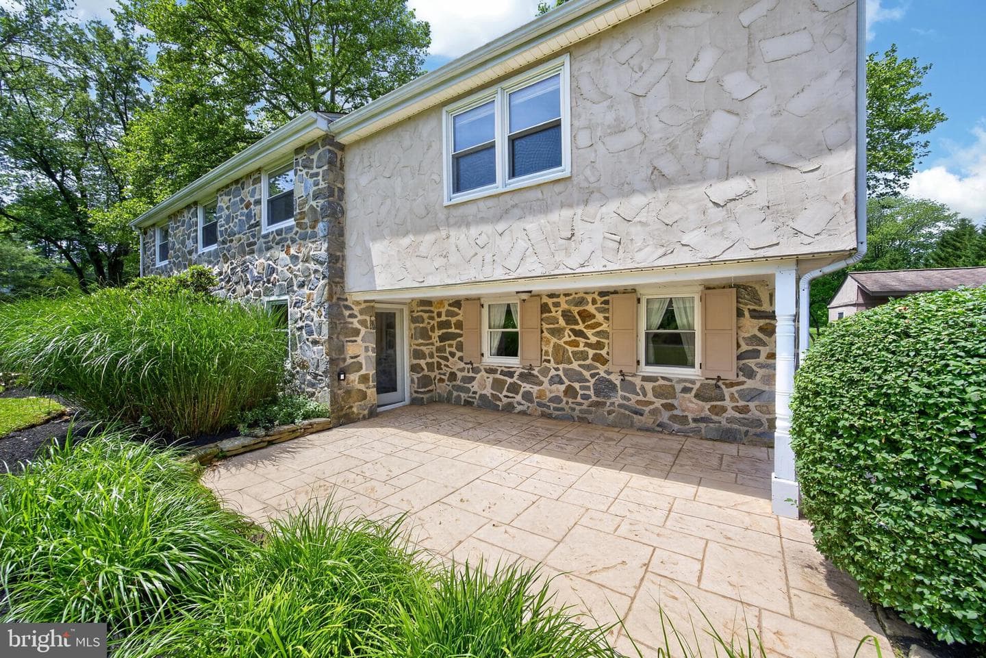 1190 Beaumont Road photo 3
