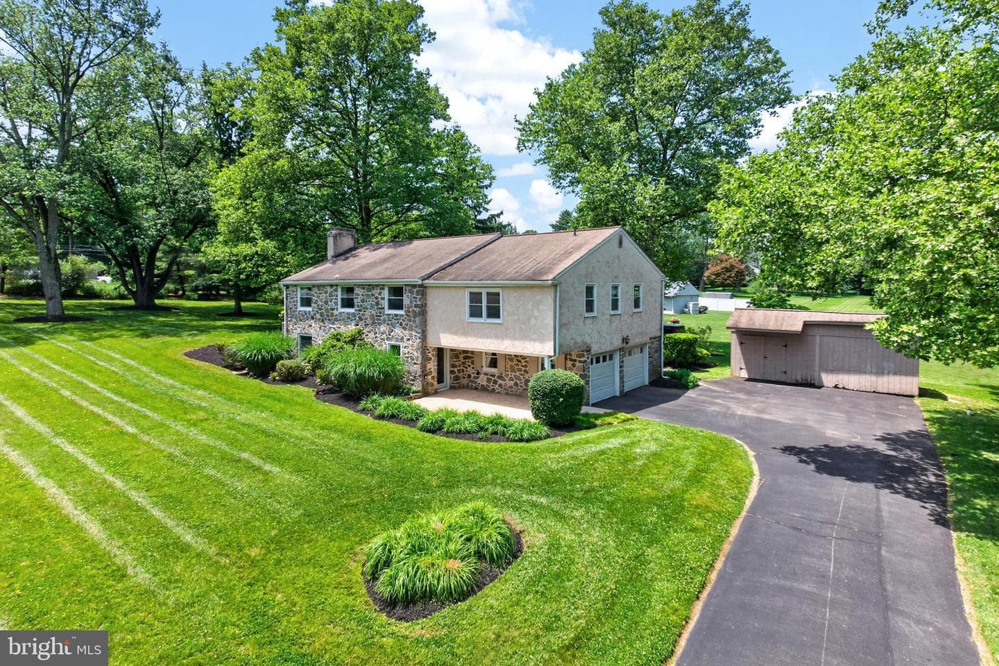 1190 Beaumont Road photo 30